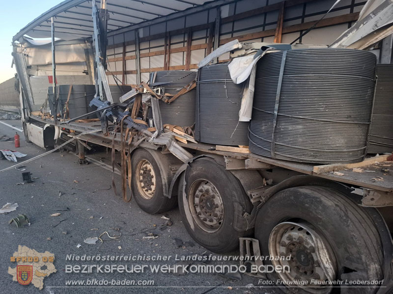 20250903_LKW-Auffahrunfall auf der A2 Bad Vöslau/Kottingbrunn RFB Wien Foto: FF Leobersdorf 20250903_LKW-Auffahrunfall auf der A2 Bad Vöslau/Kottingbrunn RFB Wien Foto: FF Leobersdorf