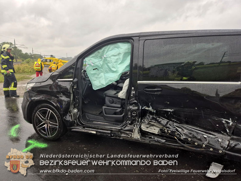 20250910_Menschenrettung nach Verkehrsunfall auf der L4049   Foto: Freiwillige Feuerwehr Weigelsdorf