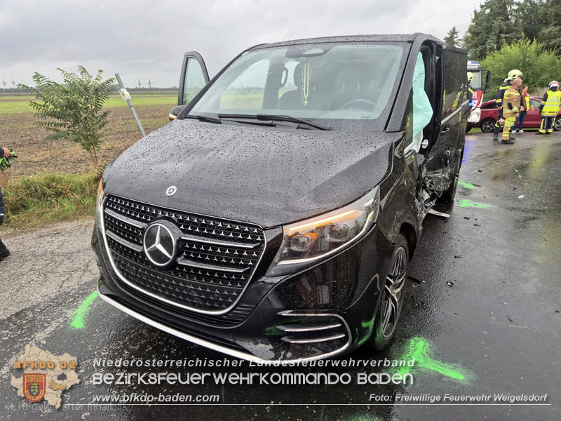 20250910_Menschenrettung nach Verkehrsunfall auf der L4049   Foto: Freiwillige Feuerwehr Weigelsdorf