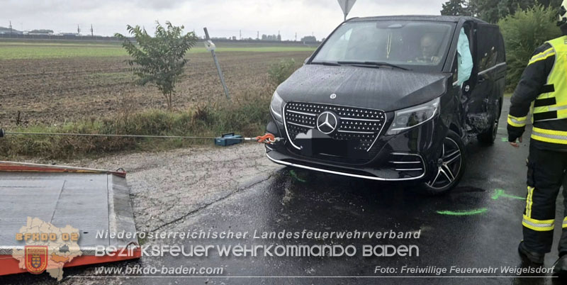 20250910_Menschenrettung nach Verkehrsunfall auf der L4049   Foto: Freiwillige Feuerwehr Weigelsdorf