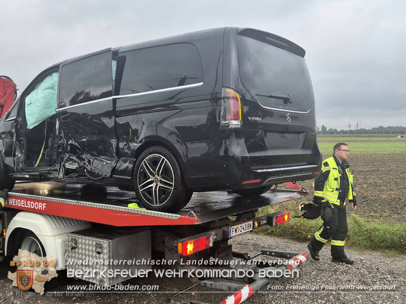 20250910_Menschenrettung nach Verkehrsunfall auf der L4049   Foto: Freiwillige Feuerwehr Weigelsdorf