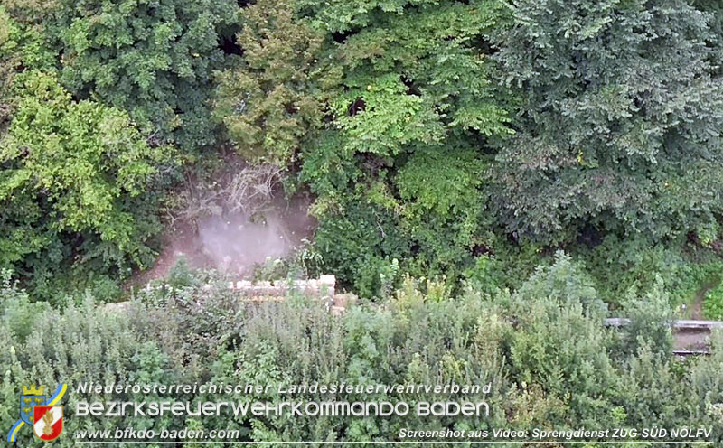 20250912_Felsblock droht auf die Geleise der Triestingtal Bahnstrecke zu stürzen - Kontrollierte Sprengung Foto: Ingo Deninger Sprenggruppe SÜD 