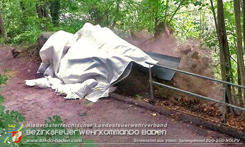 20250912_Felsblock droht auf die Geleise der Triestingtal Bahnstrecke zu stürzen - Kontrollierte Sprengung   Foto: Ingo Deninger Sprenggruppe SÜD 