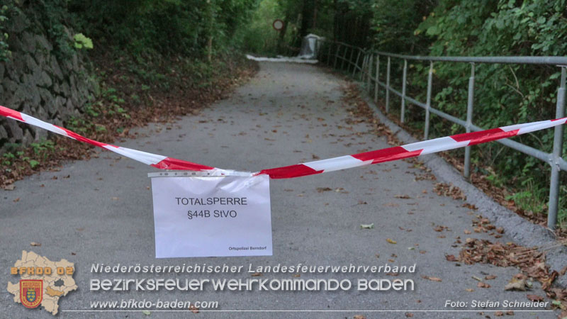 20250912_Felsblock droht auf die Geleise der Triestingtal Bahnstrecke zu stürzen - Kontrollierte Sprengung Foto: Stefan Schneider BFKDO BADEN