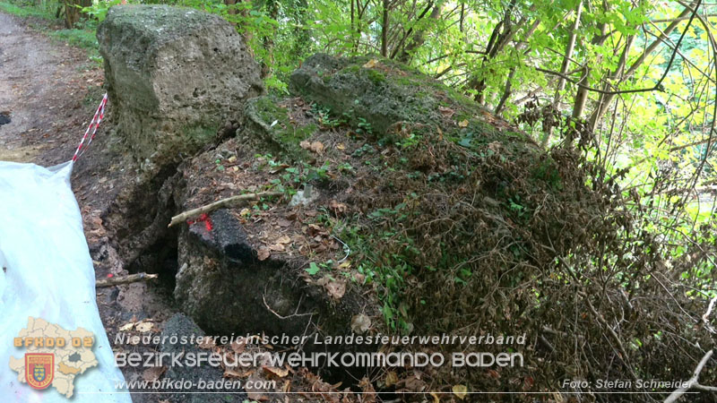 20250912_Felsblock droht auf die Geleise der Triestingtal Bahnstrecke zu stürzen - Kontrollierte Sprengung Foto: Stefan Schneider BFKDO BADEN
