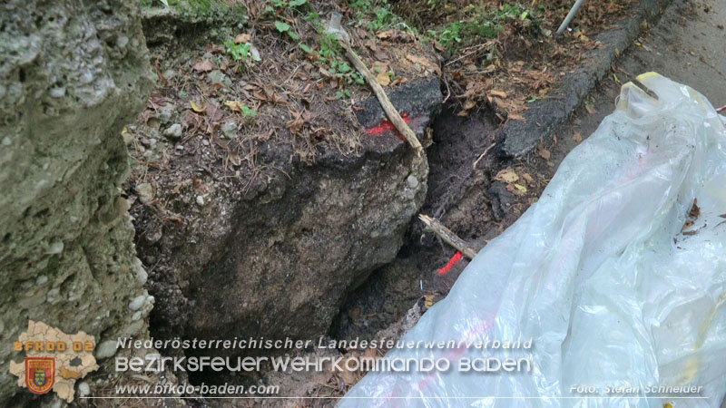 20250912_Felsblock droht auf die Geleise der Triestingtal Bahnstrecke zu stürzen - Kontrollierte Sprengung Foto: Stefan Schneider BFKDO BADEN