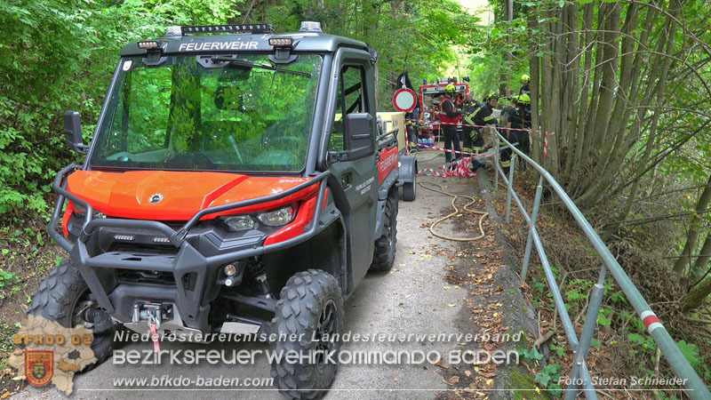 20250912_Felsblock droht auf die Geleise der Triestingtal Bahnstrecke zu stürzen - Kontrollierte Sprengung Foto: Stefan Schneider BFKDO BADEN