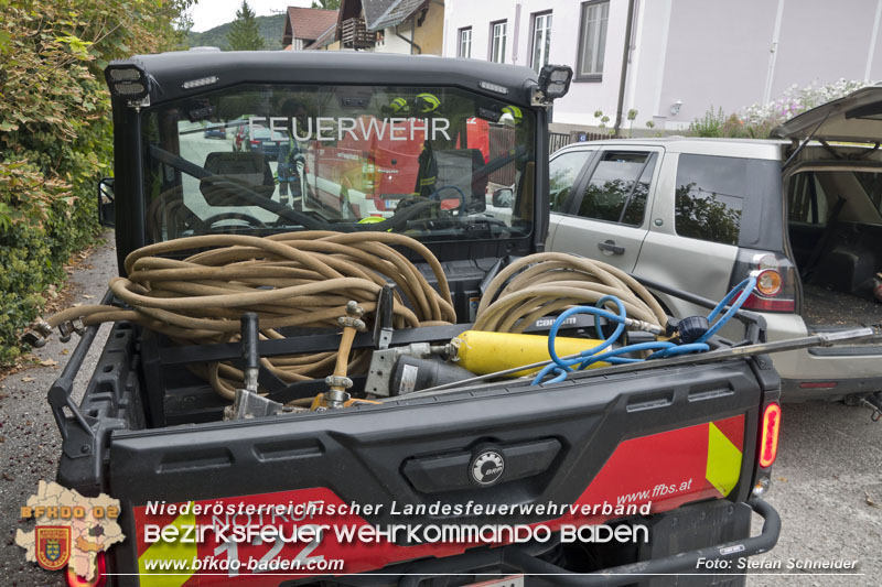 20250912_Felsblock droht auf die Geleise der Triestingtal Bahnstrecke zu stürzen - Kontrollierte Sprengung Foto: Stefan Schneider BFKDO BADEN