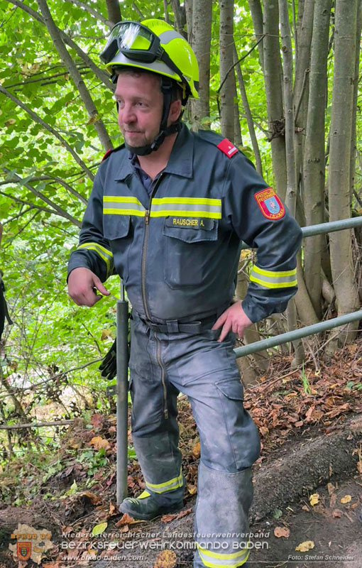 20250912_Felsblock droht auf die Geleise der Triestingtal Bahnstrecke zu stürzen - Kontrollierte Sprengung Foto: Stefan Schneider BFKDO BADEN