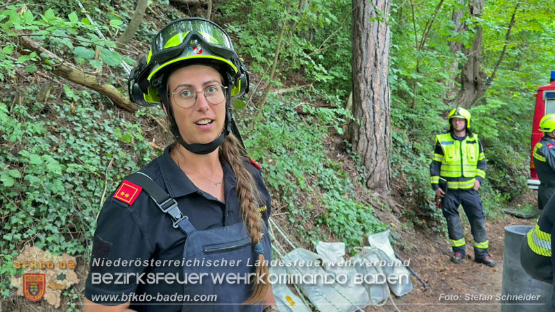 20250912_Felsblock droht auf die Geleise der Triestingtal Bahnstrecke zu stürzen - Kontrollierte Sprengung Foto: Stefan Schneider BFKDO BADEN