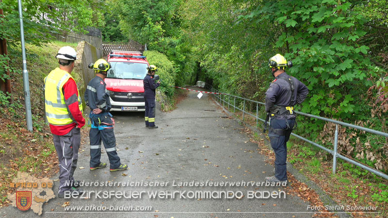 20250912_Felsblock droht auf die Geleise der Triestingtal Bahnstrecke zu stürzen - Kontrollierte Sprengung Foto: Stefan Schneider BFKDO BADEN