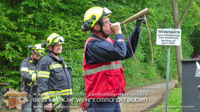 20250912_Felsblock droht auf die Geleise der Triestingtal Bahnstrecke zu stürzen - Kontrollierte Sprengung Foto: Stefan Schneider BFKDO BADEN