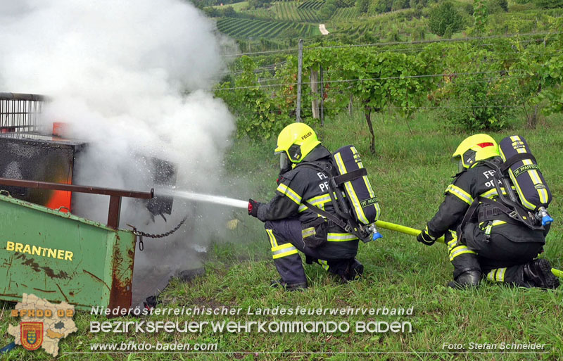 20250913_Brand eines Stromerzeugers in den Weingärten bei Pfaffstätten Foto: Stefan Schneider 20250913_Brand eines Stromerzeugers in den Weingärten bei Pfaffstätten Foto: Stefan Schneider