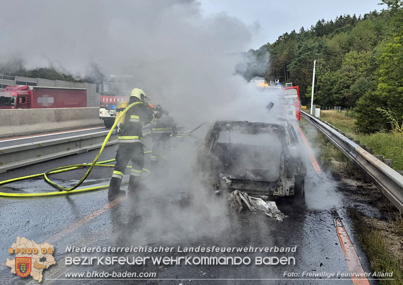 20250918_Erneuter PKW-Vollbrand auf der A21 im Baustellenbereich  Foto: FF Alland