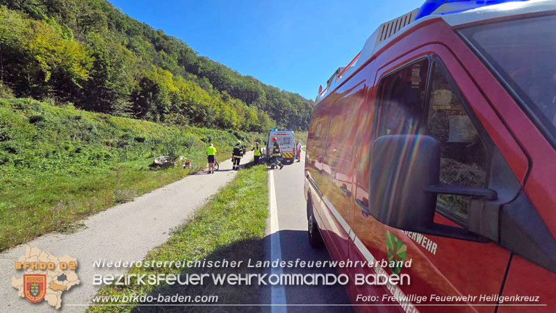 20250921_Motorradunfall auf der B210 im Helenental zwischen Sattelbach und Mayerling  Foto: FF Heiligenkreuz
