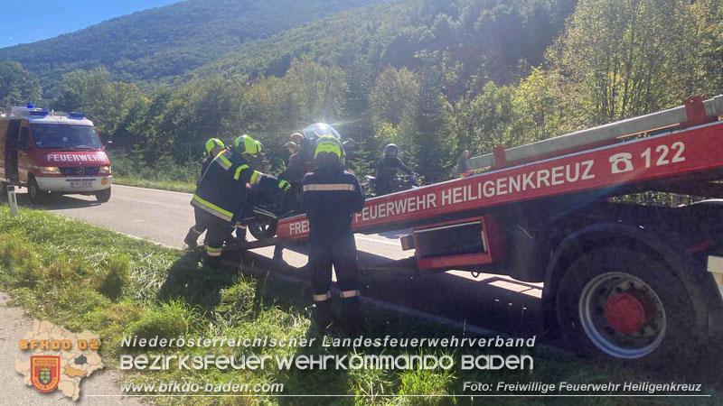 20250921_Motorradunfall auf der B210 im Helenental zwischen Sattelbach und Mayerling  Foto: FF Heiligenkreuz