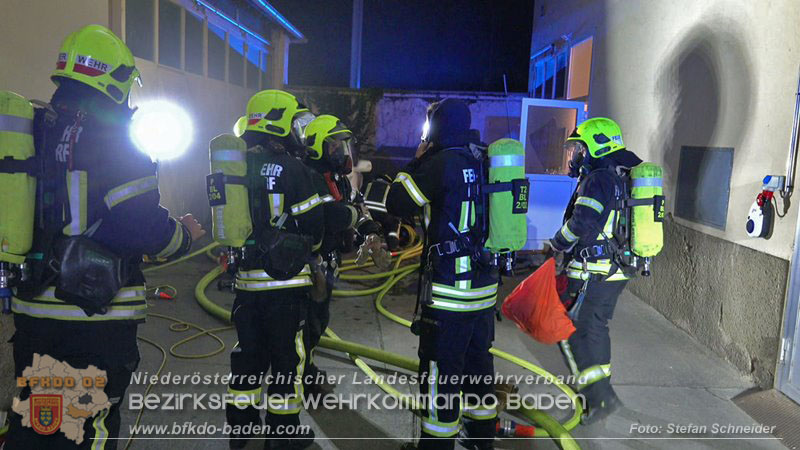 20250921_Nchtlicher Brand in Baden Ortsteil Leesdorf  Foto: Stefan Schneider BFKDO BADEN