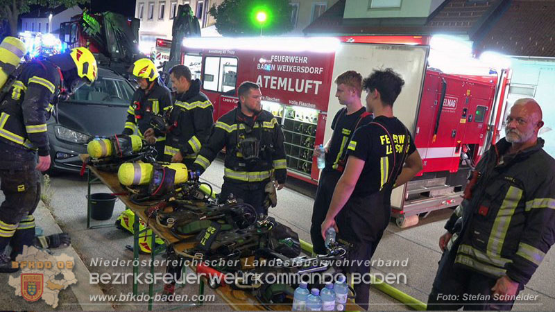 20250921_Nchtlicher Brand in Baden Ortsteil Leesdorf Foto: Stefan Schneider BFKDO BADEN