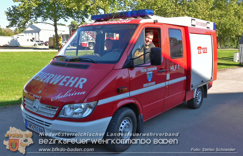20251004_Pferd ben�tigt am "Welttierschutztag" die Hilfe der Feuerwehr Ebreichsdorf  Foto: Stefan Schneider BFKDO BADEN