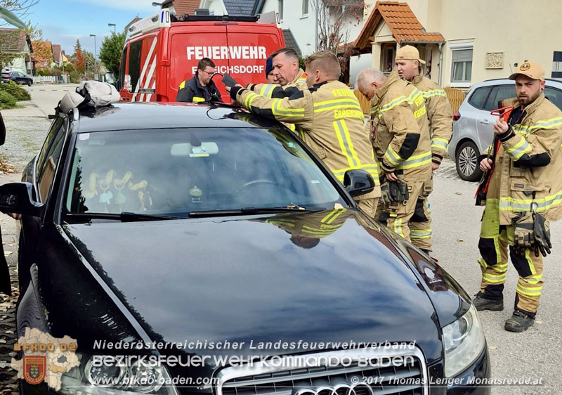 20251103_Feuerwehr Ebreichsdorf befreit Baby aus Auto Foto: Thomas Lenger Monatsrveue.at 20251103_Feuerwehr Ebreichsdorf befreit Baby aus Auto Foto: Thomas Lenger Monatsrveue.at