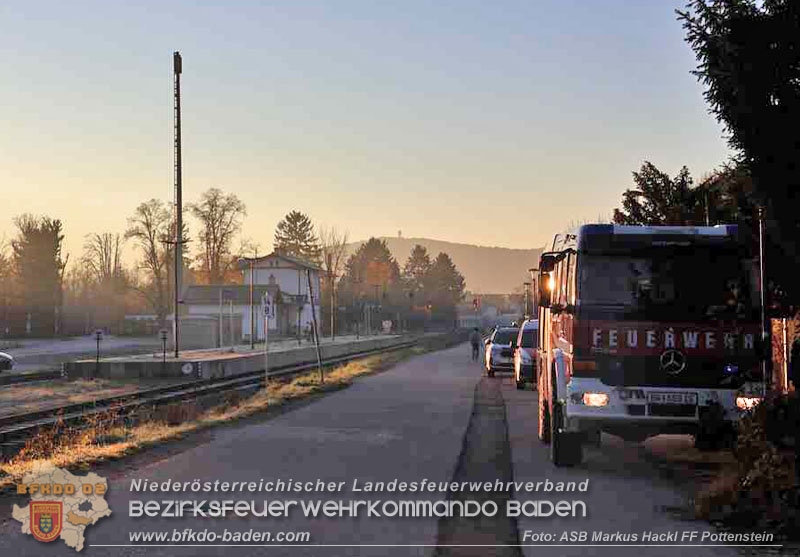 20251106_Linienbus blockiert Triestingtal Bahnstrecke Foto: ASB Markus Hackl 20251106_Linienbus blockiert Triestingtal Bahnstrecke Foto: ASB Markus Hackl