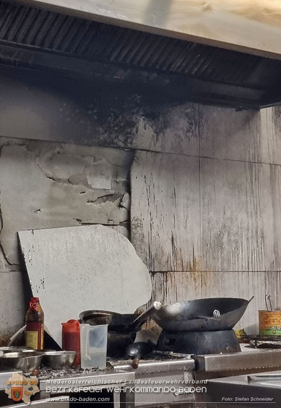 20251108_K�chenbrand in einem Restaurant in Tribuswinkel   Foto: Stefan Schneider BFKDO BADEN