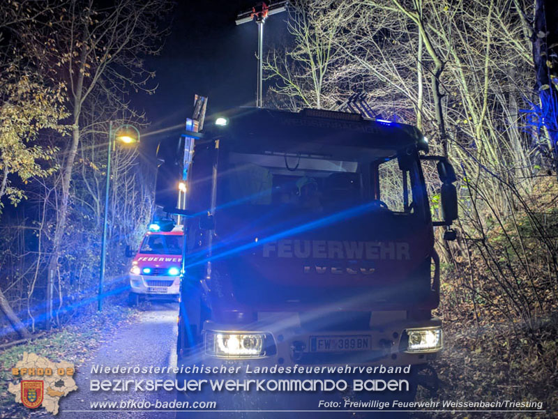 20251114_Umwelteinsatz in Weissenbach - Zähflüssiges Medium aus Regenwasserkanal ausgetreten Foto: FF Weissenbach/Triesting 20251114_Umwelteinsatz in Weissenbach - Zähflüssiges Medium aus Regenwasserkanal ausgetreten Foto: FF Weissenbach/Triesting