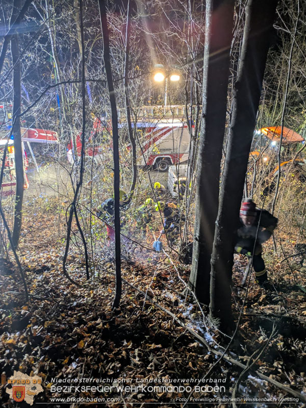 20251114_Umwelteinsatz in Weissenbach - Zähflüssiges Medium aus Regenwasserkanal ausgetreten Foto: FF Weissenbach/Triesting 20251114_Umwelteinsatz in Weissenbach - Zähflüssiges Medium aus Regenwasserkanal ausgetreten Foto: FF Weissenbach/Triesting