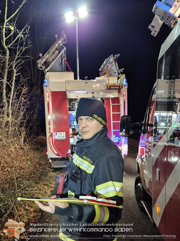 20251114_Umwelteinsatz in Weissenbach - Zähflüssiges Medium aus Regenwasserkanal ausgetreten Foto: FF Weissenbach/Triesting 20251114_Umwelteinsatz in Weissenbach - Zähflüssiges Medium aus Regenwasserkanal ausgetreten Foto: FF Weissenbach/Triesting