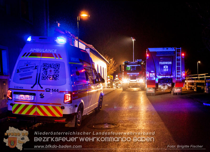 20251116_Brand eines Mllbehlters - bergreifen auf Gebude verhindert   Foto: Brigitte Fischer FF Neuhaus