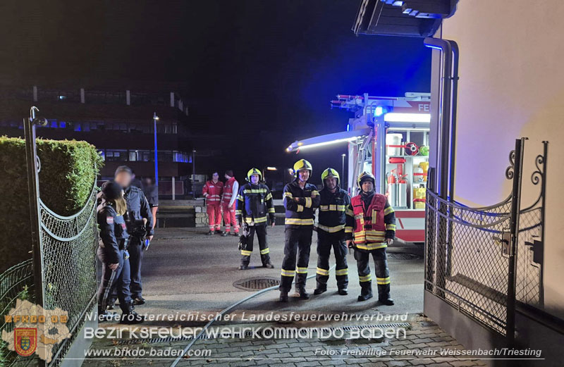 20251116_Brand eines Mllbehlters - bergreifen auf Gebude verhindert   Foto: FF Weissenbach/Triesting