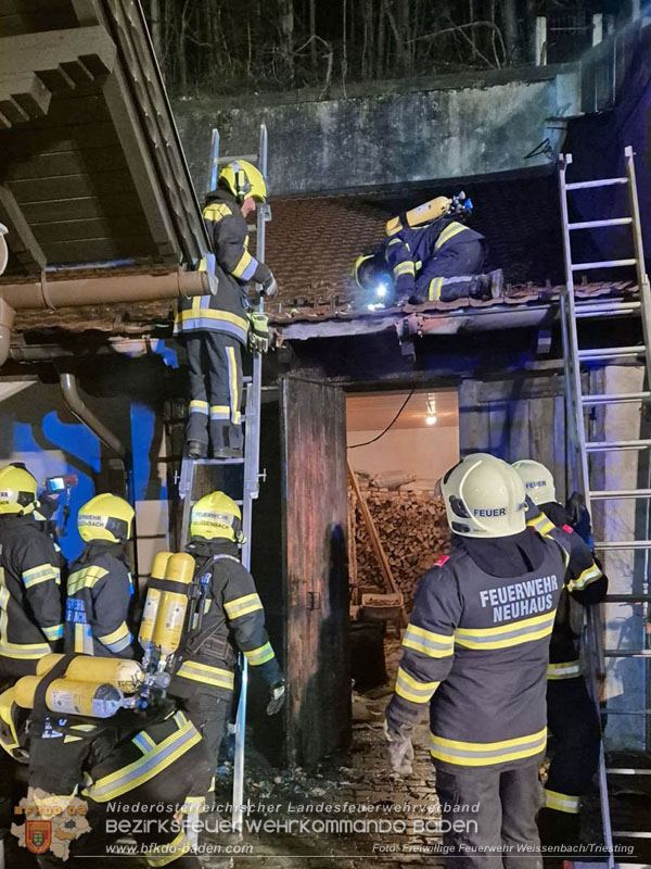 20251116_Brand eines Mllbehlters - bergreifen auf Gebude verhindert Foto: FF Weissenbach/Triesting