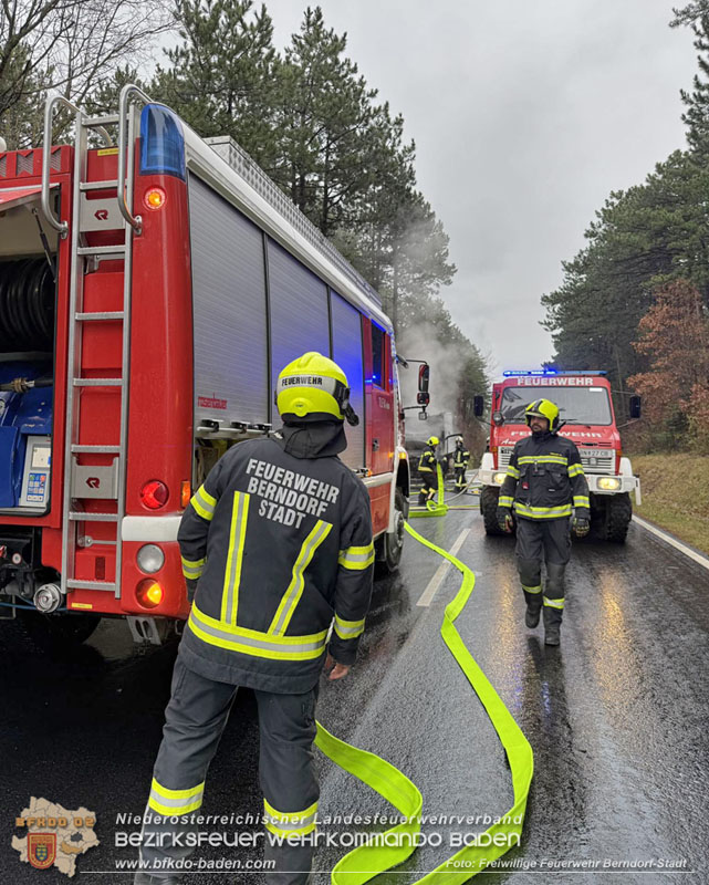 20251117_Kleintransporter geriet auf der B212 bei Groau in Brand  Foto: FF Berndorf-Stadt