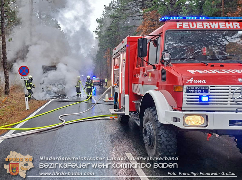 20251117_Kleintransporter geriet auf der B212 bei Groau in Brand  Foto: FF Groau