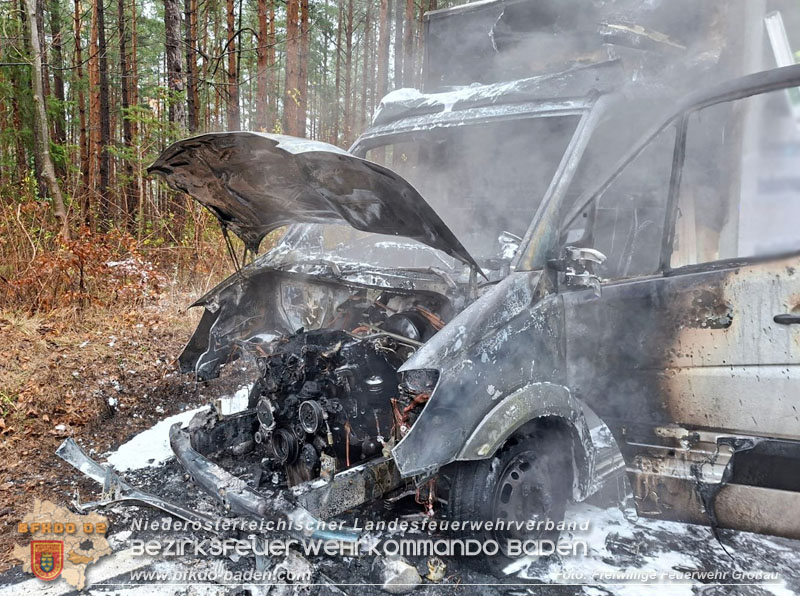 20251117_Kleintransporter geriet auf der B212 bei Groau in Brand  Foto: FF Groau