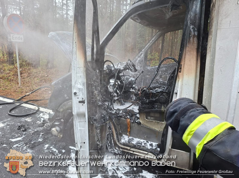 20251117_Kleintransporter geriet auf der B212 bei Groau in Brand  Foto: FF Groau