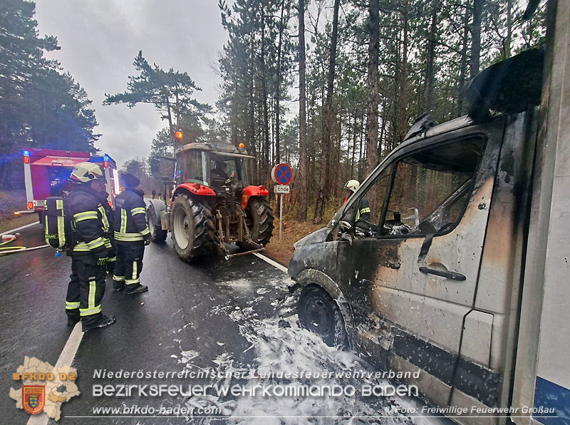 20251117_Kleintransporter geriet auf der B212 bei Groau in Brand  Foto: FF Groau