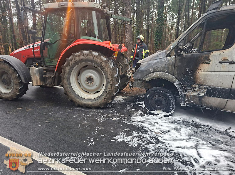 20251117_Kleintransporter geriet auf der B212 bei Groau in Brand  Foto: FF Groau