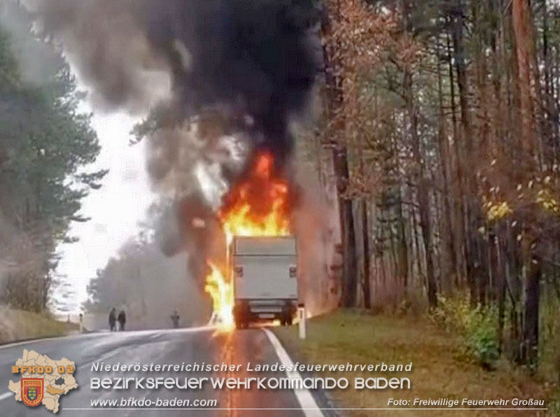 20251117_Kleintransporter geriet auf der B212 bei Groau in Brand  Foto: FF Groau