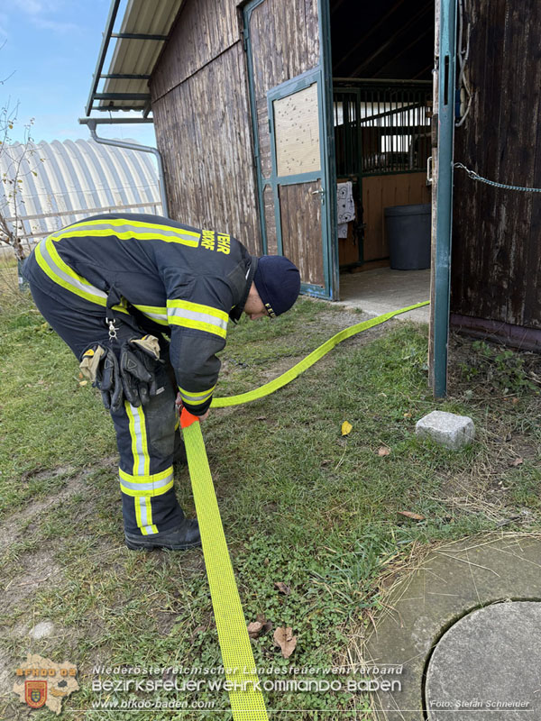 20251118_Notwasserversorgung fr Pferde eines Reitstalls in Oberwaltersdorf   Foto: Stefan  Schneider BFKDO BADEN