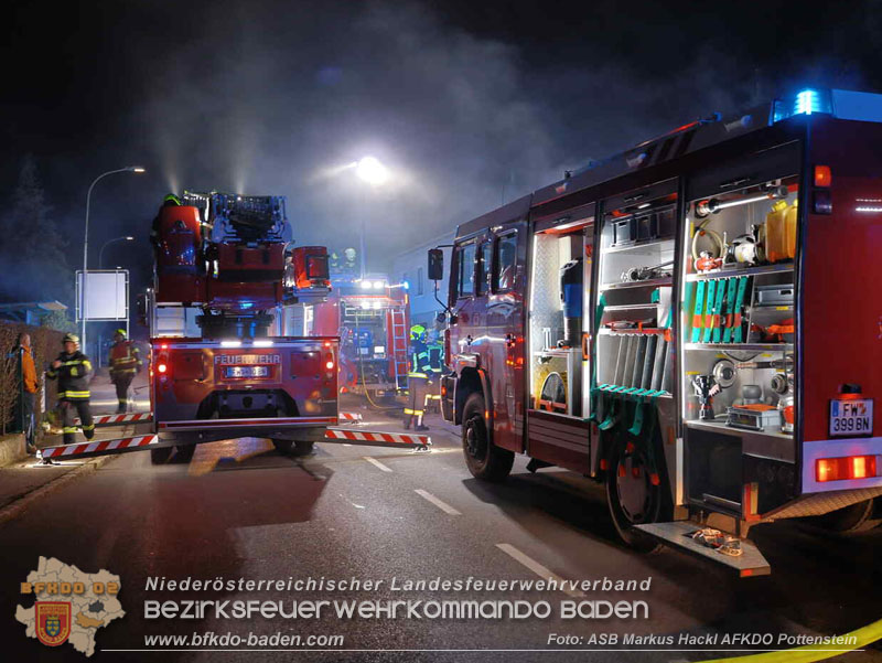 20251120_Wohnhausbrand in Enzesfeld Foto: ASB Markus Hackl BFK Presseteam 20251120_Wohnhausbrand in Enzesfeld Foto: ASB Markus Hackl BFK Presseteam