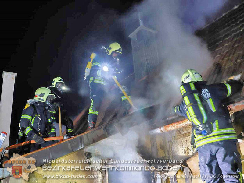 20251120_Wohnhausbrand in Enzesfeld Foto: ASB Markus Hackl BFK Presseteam 20251120_Wohnhausbrand in Enzesfeld Foto: ASB Markus Hackl BFK Presseteam