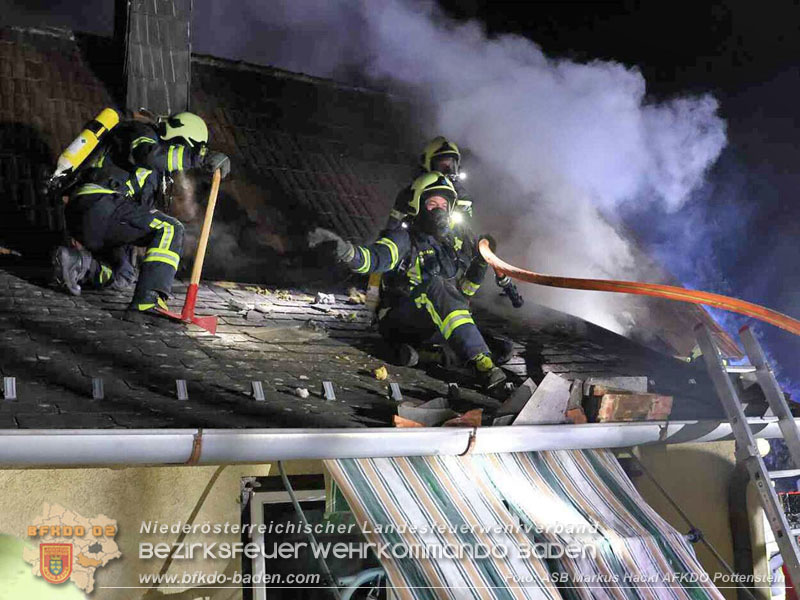 20251120_Wohnhausbrand in Enzesfeld Foto: ASB Markus Hackl BFK Presseteam 20251120_Wohnhausbrand in Enzesfeld Foto: ASB Markus Hackl BFK Presseteam