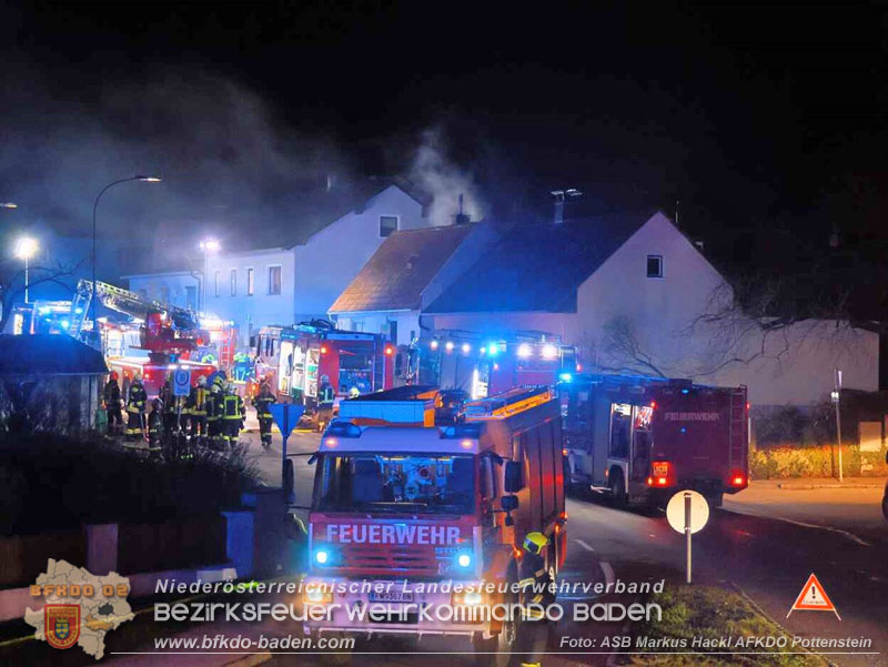20251120_Wohnhausbrand in Enzesfeld Foto: ASB Markus Hackl BFK Presseteam 20251120_Wohnhausbrand in Enzesfeld Foto: ASB Markus Hackl BFK Presseteam