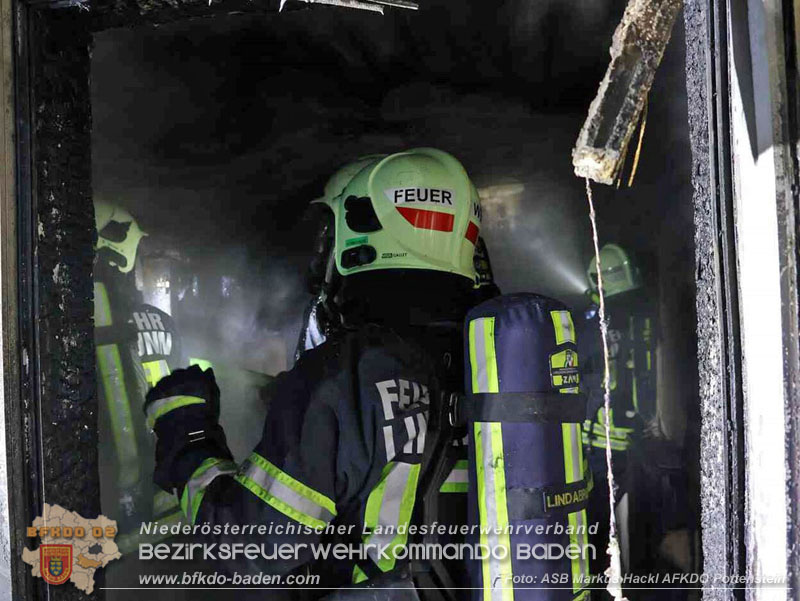 20251120_Wohnhausbrand in Enzesfeld Foto: ASB Markus Hackl BFK Presseteam 20251120_Wohnhausbrand in Enzesfeld Foto: ASB Markus Hackl BFK Presseteam