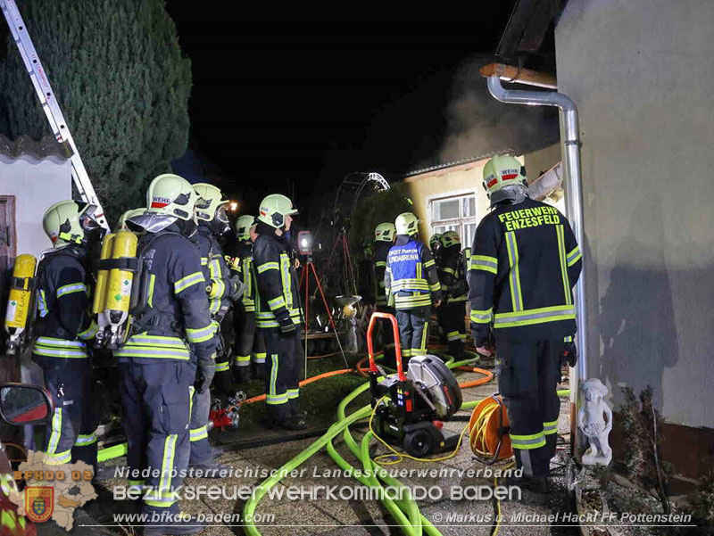 20251120_Wohnhausbrand in Enzesfeld Foto: ASB Markus Hackl BFK Presseteam 20251120_Wohnhausbrand in Enzesfeld Foto: ASB Markus Hackl BFK Presseteam