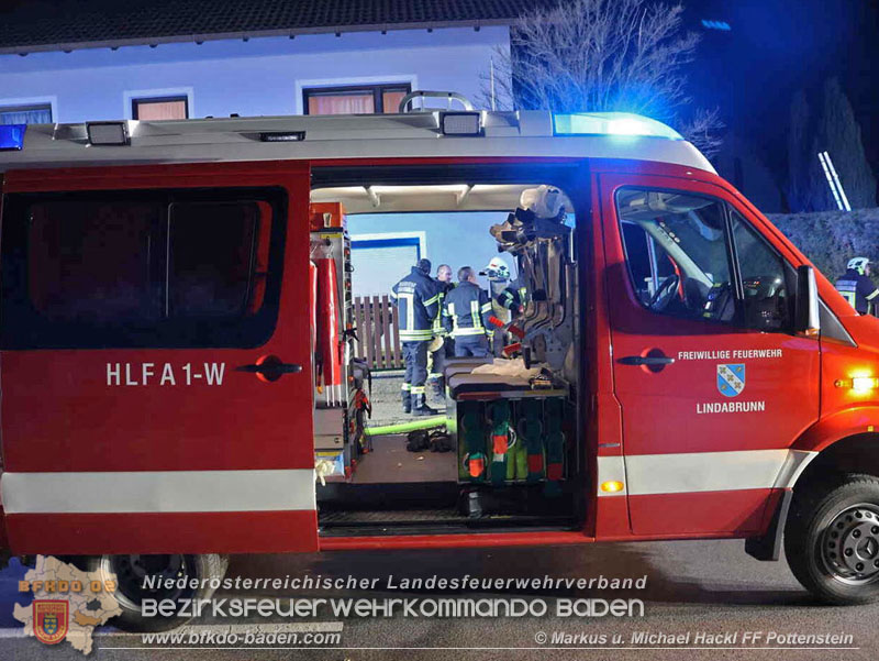 20251120_Wohnhausbrand in Enzesfeld Foto: ASB Markus Hackl BFK Presseteam 20251120_Wohnhausbrand in Enzesfeld Foto: ASB Markus Hackl BFK Presseteam