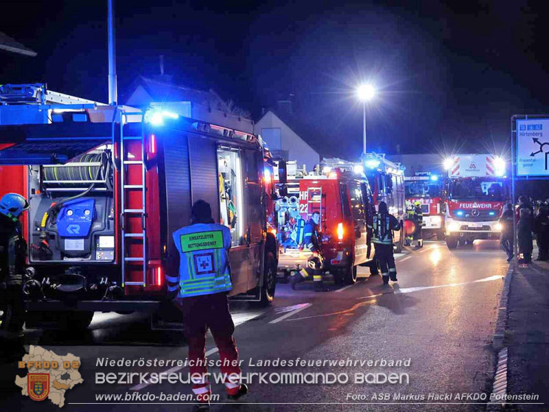 20251120_Wohnhausbrand in Enzesfeld Foto: ASB Markus Hackl BFK Presseteam 20251120_Wohnhausbrand in Enzesfeld Foto: ASB Markus Hackl BFK Presseteam