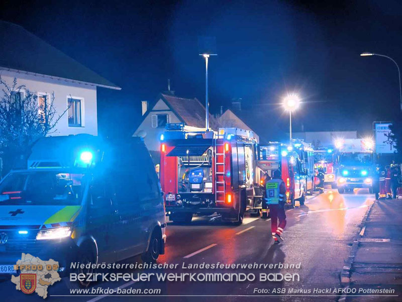 20251120_Wohnhausbrand in Enzesfeld Foto: ASB Markus Hackl BFK Presseteam 20251120_Wohnhausbrand in Enzesfeld Foto: ASB Markus Hackl BFK Presseteam
