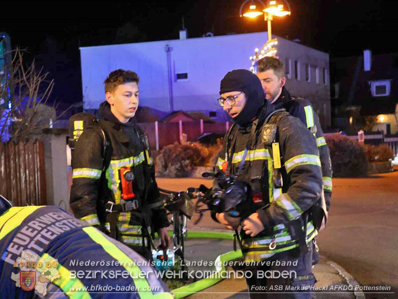 20251120_Wohnhausbrand in Enzesfeld Foto: ASB Markus Hackl BFK Presseteam 20251120_Wohnhausbrand in Enzesfeld Foto: ASB Markus Hackl BFK Presseteam